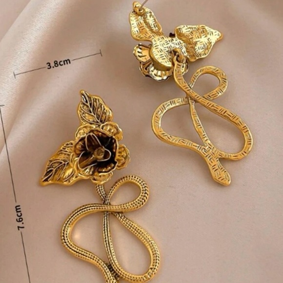 Rose Snake Dangle Earrings - Picture 7 of 8
